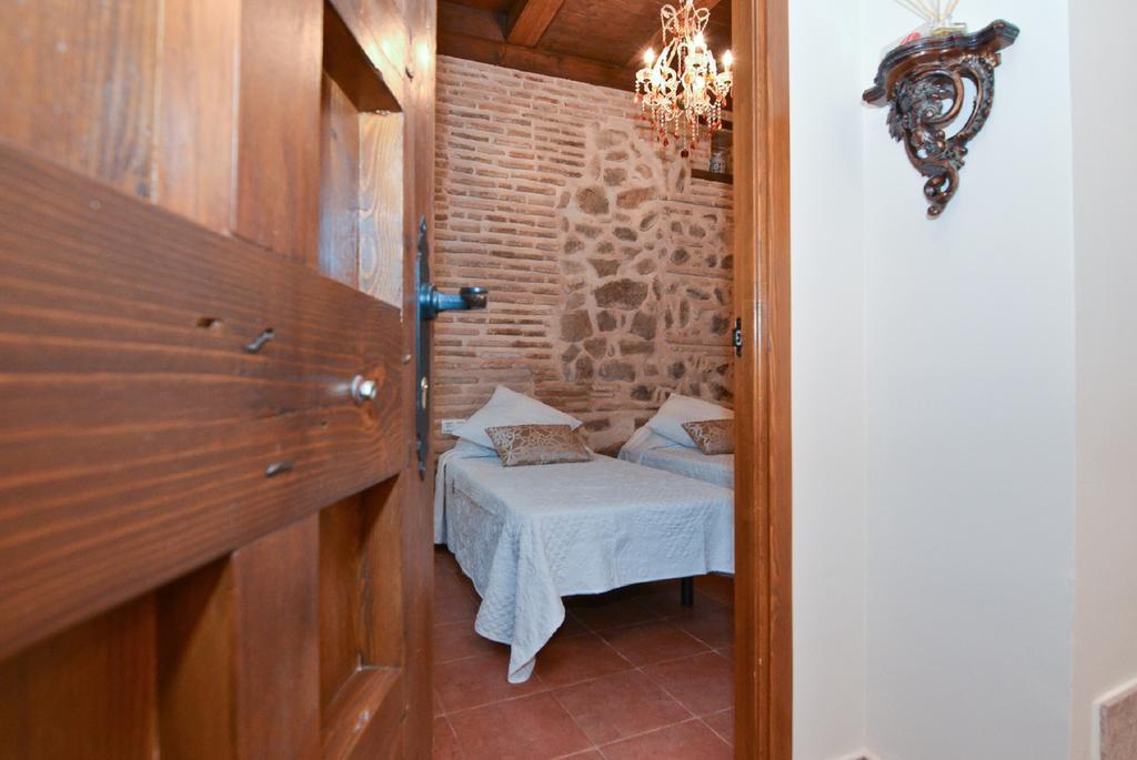 Apartamentos La Casa Del Grial Toledo Rom bilde